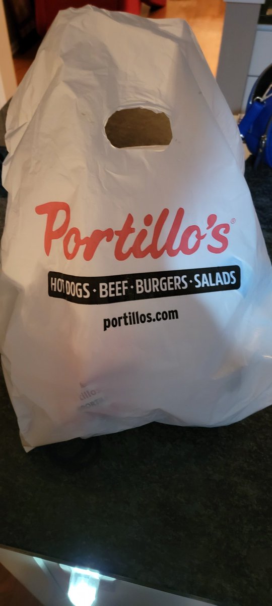 FourNineSevenFo's tweet photo. . This Bag Rite Here!!

#NothingIsBetter @portilloshotdog 

😋😋 https://t.co/UCA66mFb8Y