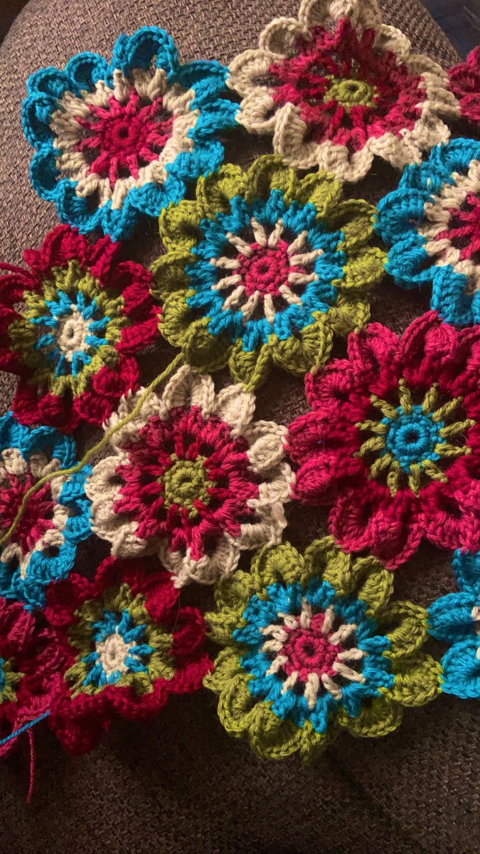sally2020max's tweet photo. ใใใกใใใใใๆฌๆฐๅบใใ
#crochet #crochetaddicted #scrapproject #handmade #ไฝใๅบๆฅใใใฏใใใใชใ https://t.co/NcSdkxsC9z