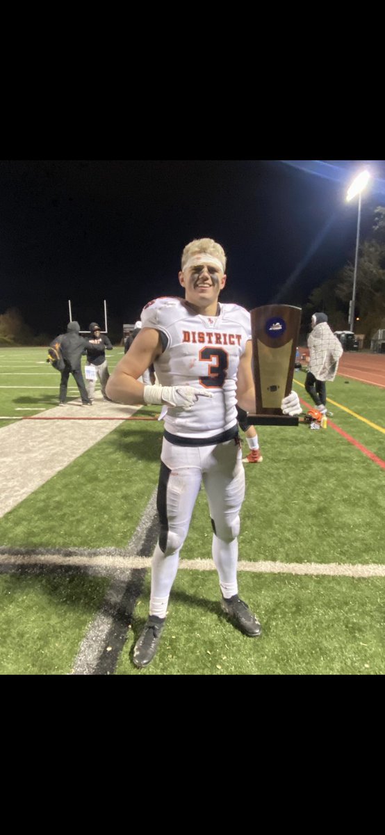 JacksonSchnetz2's tweet photo. History made. Regional champs🧡🖤#family #rylandstrong @bdtigerfootball https://t.co/SDhHRFhGAC