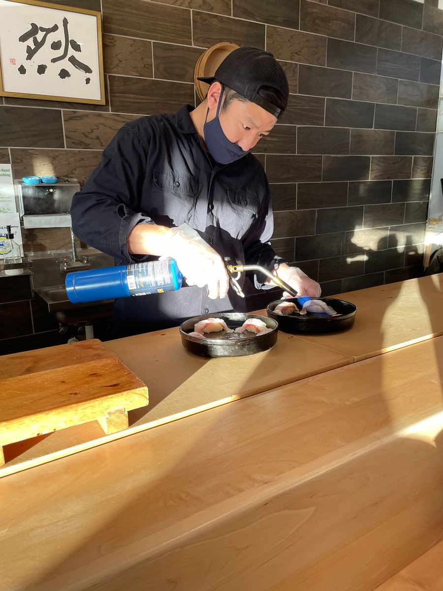 putyourhenzaup's tweet photo. ISHI sushi & Kaori’s oven に行ってきた。何気にシャンペーンは国際的な街らしい😳
まさかココでこういう寿司屋があるとは思わなんだ‼️
ご馳走様でした😋😋😋ペロリ
#寿司 🍣 #sushi #JapaneseFood #日本食 #champaignill https://t.co/IHFwZspX1t