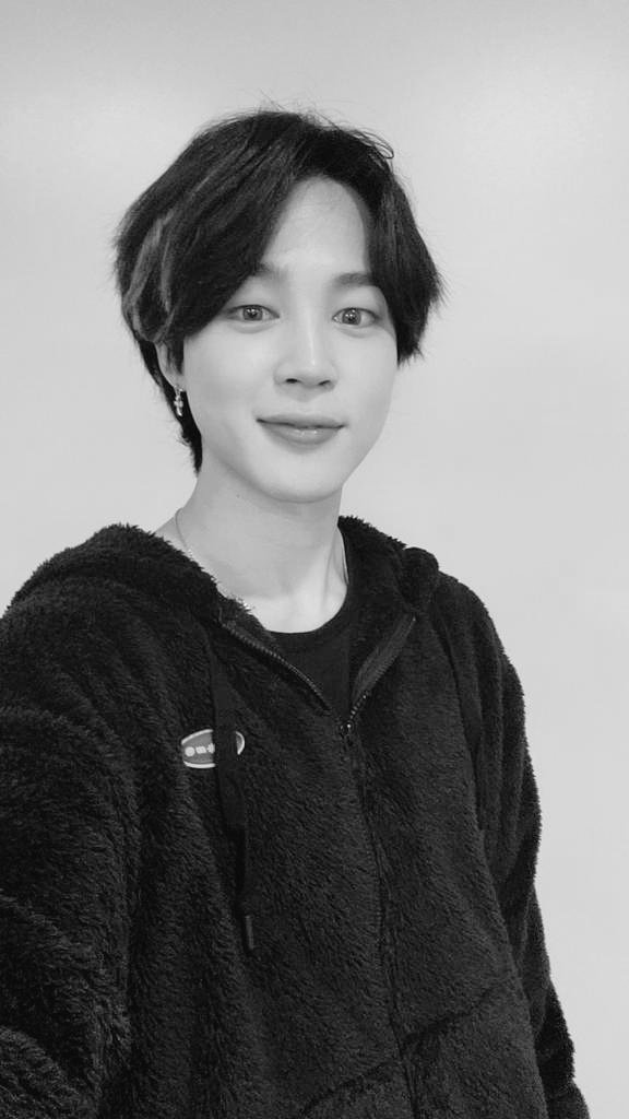 bluepeppersv's tweet photo. @BTS_twt Mi corazón está contigo mi hermoso Querubin. I love You. Fighting 🤗🤗 https://t.co/I25dDSd2nL