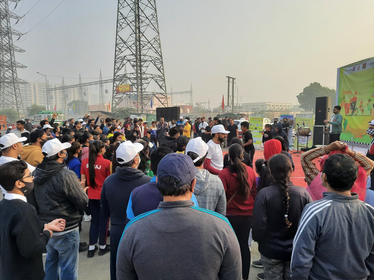 bindoosrivastav's tweet photo. Raahgiri is back in gurgaon https://t.co/kcDMnzUZpK