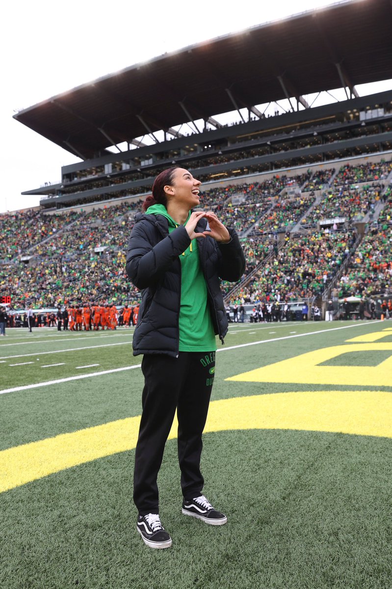 OregonWBB's tweet photo. 𝐒𝐓𝐔𝐃𝐄𝐍𝐓-𝐀𝐓𝐇𝐋𝐄𝐓𝐄 𝐎𝐅 𝐓𝐇𝐄 𝐖𝐄𝐄𝐊

@HurstAhlise x #GoDucks https://t.co/lZHLMaUOJ6