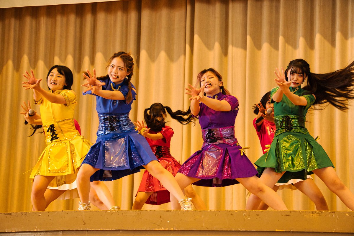 kawashimaMDBC's tweet photo. 平内ジョブタウン GMUクッキー即完売の田中シュリ。
小学生が職業体験でデザインしたGMUシールを即印刷し、お昼の物販に提供する試み。それを自分の給料で購入するって良企画。来年はライブ一般開放されるといいなあ。依頼がANPOSに来ればですが・・・
#GMU青森
#しゅり星
#ANPOS https://t.co/GyorFU1mD2