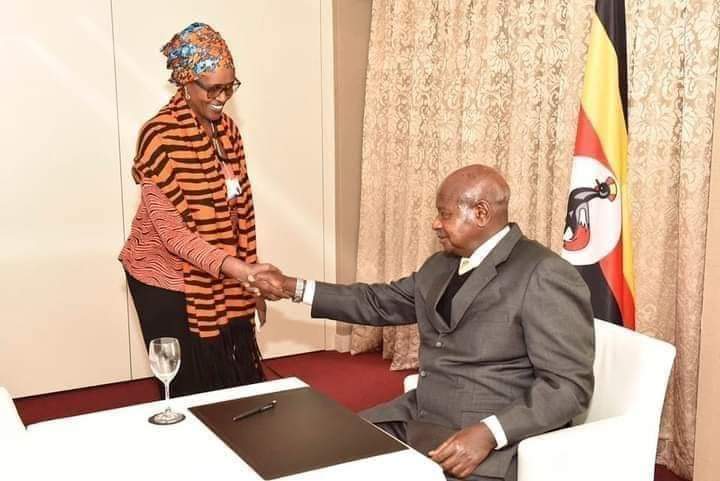 WOmubanda's tweet photo. @UNGeneva Stand  with the oppressed Ugandans please: come out &amp; take actions against the oppressor not just words. 
In our eyes, we see you as agents; who're helping the devil @KagutaMuseveni to destroy Uganda.
#DnA
#NoMore 
#M7NovMassacreUg
#UgandaIsBleeding
#UgMoving4wd
@UN @HUMANRIGHTS https://t.co/FMPzd0Jxfa