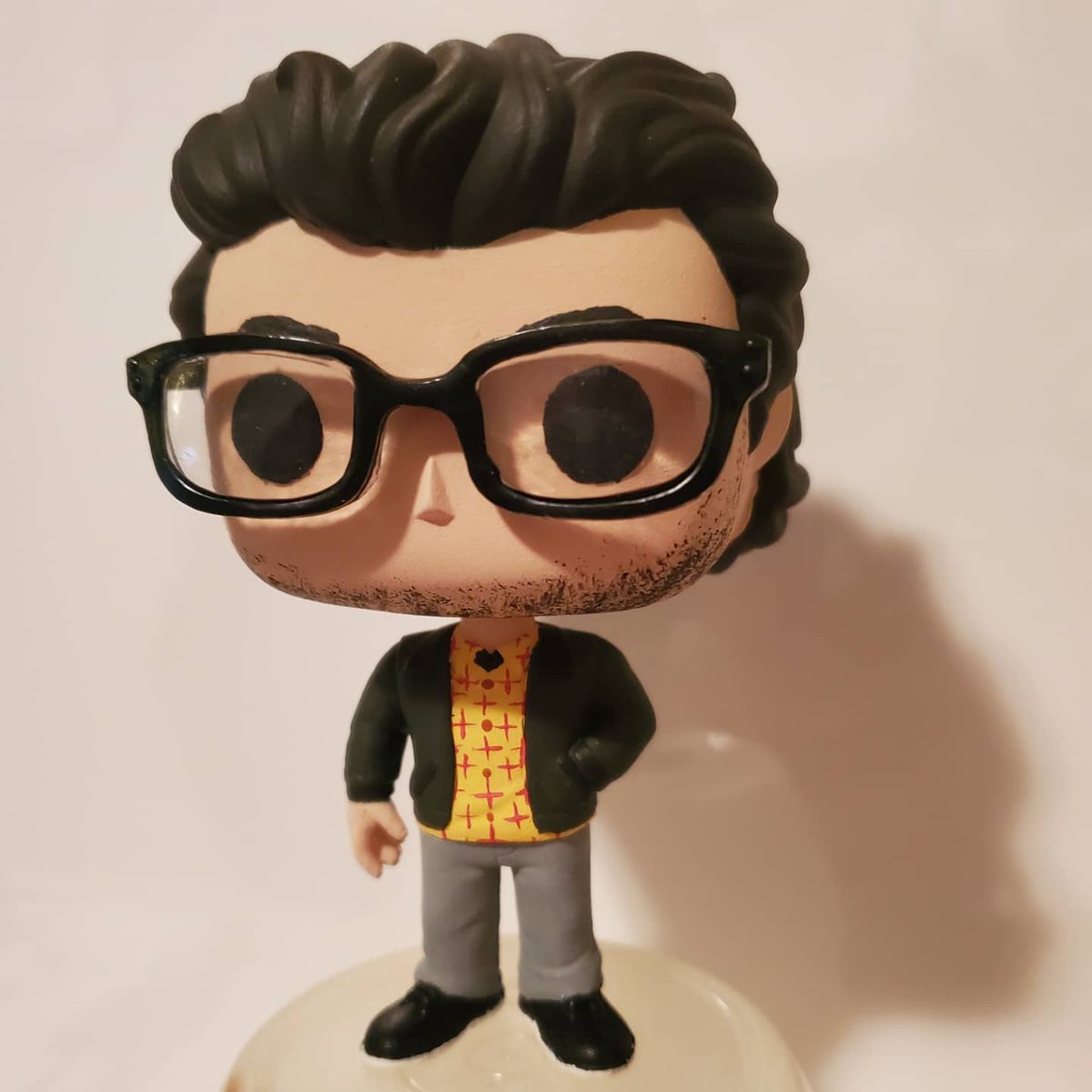 hellafunkoerin's tweet photo. I forgot to post these here but last weekend, I made a #RichieTozier custom funko! Richie is hands down my favorite character, and I was always bummed we never got adult #LosersClub funkos! So I rectified that. #customfunko #custompop #customfunkopop #BillHader @StephenKing https://t.co/t17nNK7Qvh