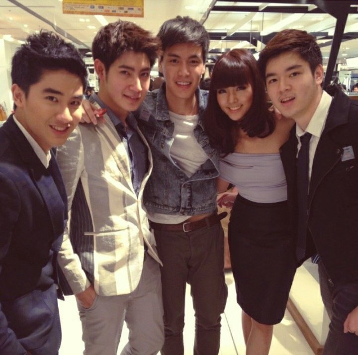tawan_memories's tweet photo. 🗓️ 8 years ago
#nocaption
#Tawan_V #panetbp #gap_pisut #tnppui #patsak https://t.co/tl3IhTy18e