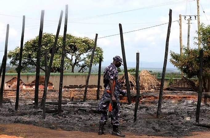 WOmubanda's tweet photo. @UNGeneva The indigenous Ugandans are killed, jailed, brutalised &amp; their land - grabbed. Ugandans are bleeding! Is @KagutaMuseveni grabbing land for UK and Germany? No wonder the silence!
https://t.co/zi2wTob5Ue
#DnA
#NoMore 
#UgandaIsBleeding
#UgMoving4wd
@IMFNews
@IntlCrimCourt
@hrw
@UN https://t.co/FqFnzXXnZo