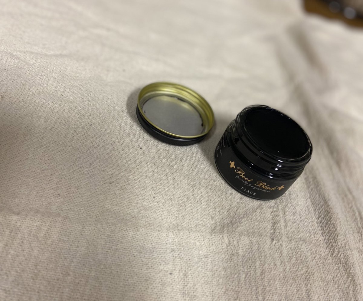 kutsuwata's tweet photo. ようやく新調
黒の靴クリームダントツで減りがち

黒は乳化性で塗りたい派です🙋‍♀️
（さやか） https://t.co/OgZ640idGn