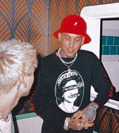 Blackbear рост. Gun kelly. Machine gun kelly 2021. Machine gun kelly, blackbear - my ex's best friend обложка. трэвис баркер с mgk.