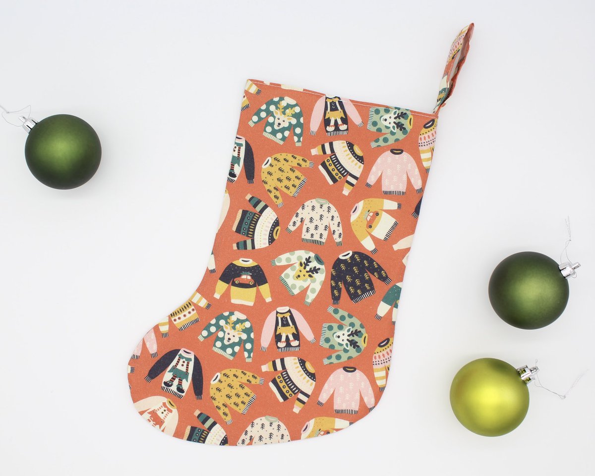 bellabitsnbobs's tweet photo. @saxtonmarketing Why not wrap your Christmas gifts in a fun, reusable handmade stocking and ditch the single-use wrapping paper this year! Find all of these and many many more on my Etsy shop🎄#sustainablechristmas #christmasstockings #handmadechristmas #libertyprint 

https://t.co/ZtcXwaI42R https://t.co/7qYQ4auvZD