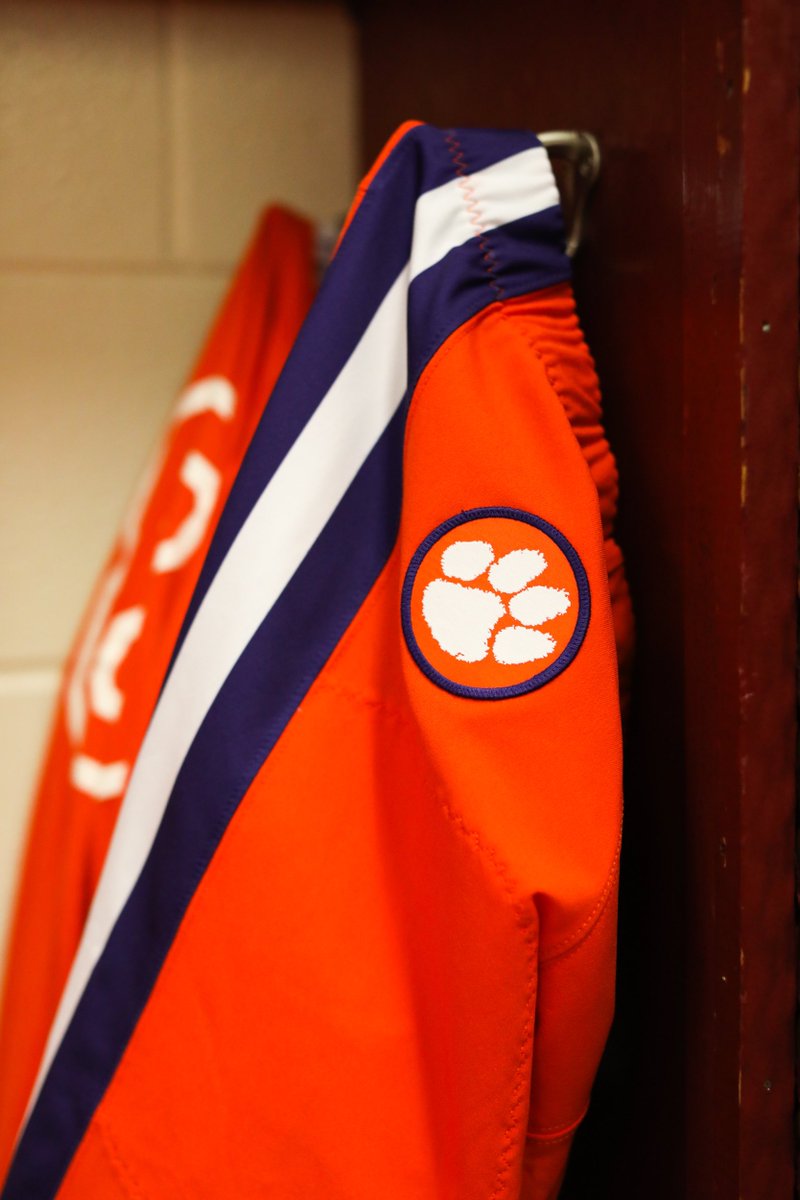 Y’all know what time it is 🟠👖