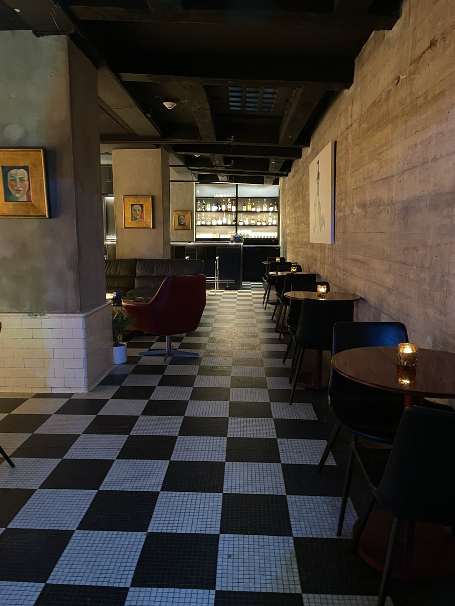 manholesa's tweet photo. Spotless bar, dirty thoughts https://t.co/QtVL4WMpzE