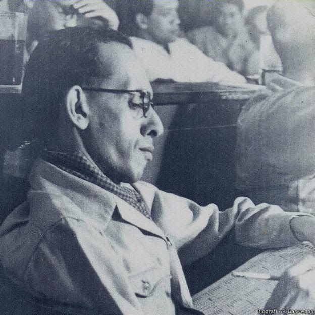 𝐇𝐢𝐝𝐮𝐩 𝐬𝐞𝐛𝐚𝐠𝐚𝐢 𝐬𝐞𝐨𝐫𝐚𝐧𝐠 𝐣𝐮𝐫𝐧𝐚𝐥𝐢𝐬
AR Baswedan sangat pintar menulis, hingga adaAR Baswedan sangat pintar menulis, hingga ada yang menyebutnya seorang sastrawan. Ia belajar jurnalistik dari seorang keturunan Tionghoa, Liem Koen Hian.
#ANIES