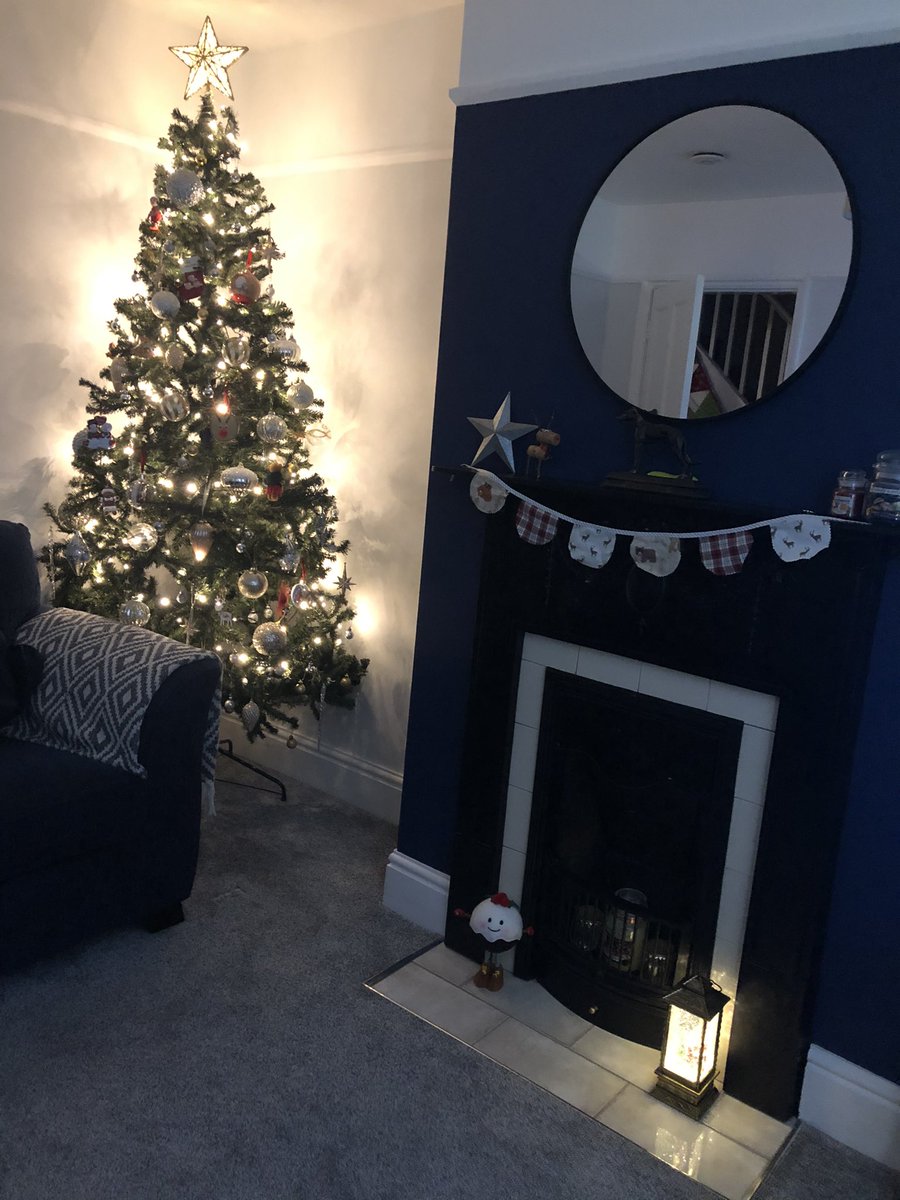 linzwalls's tweet photo. #itsbeginningtolookalotlikechristmas ⭐️ https://t.co/ZVcKBFekwA