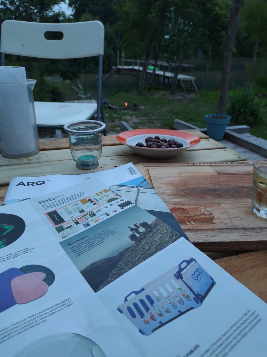 maruvila's tweet photo. Anochecer en el #Delta picada, vinito leyendo Clarín con #Qunita en la DNI momentos felices!!!! https://t.co/1zHzKYMvU3
