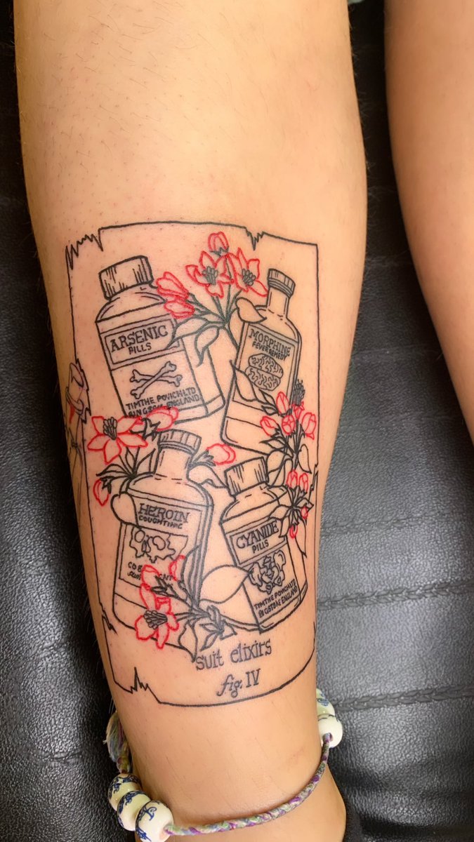 rhiadele's tweet image. in luv 🩸🗡

#tattoo #tarot #Tarotcards