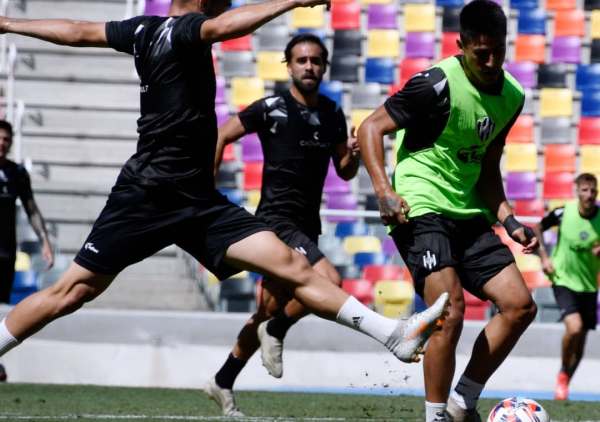 ABCDeporteSdE's tweet photo. #LigaProfesional 

Central se entrenó en el Estadio Único https://t.co/CuZqdgcavP https://t.co/HE2AZ8TIyZ