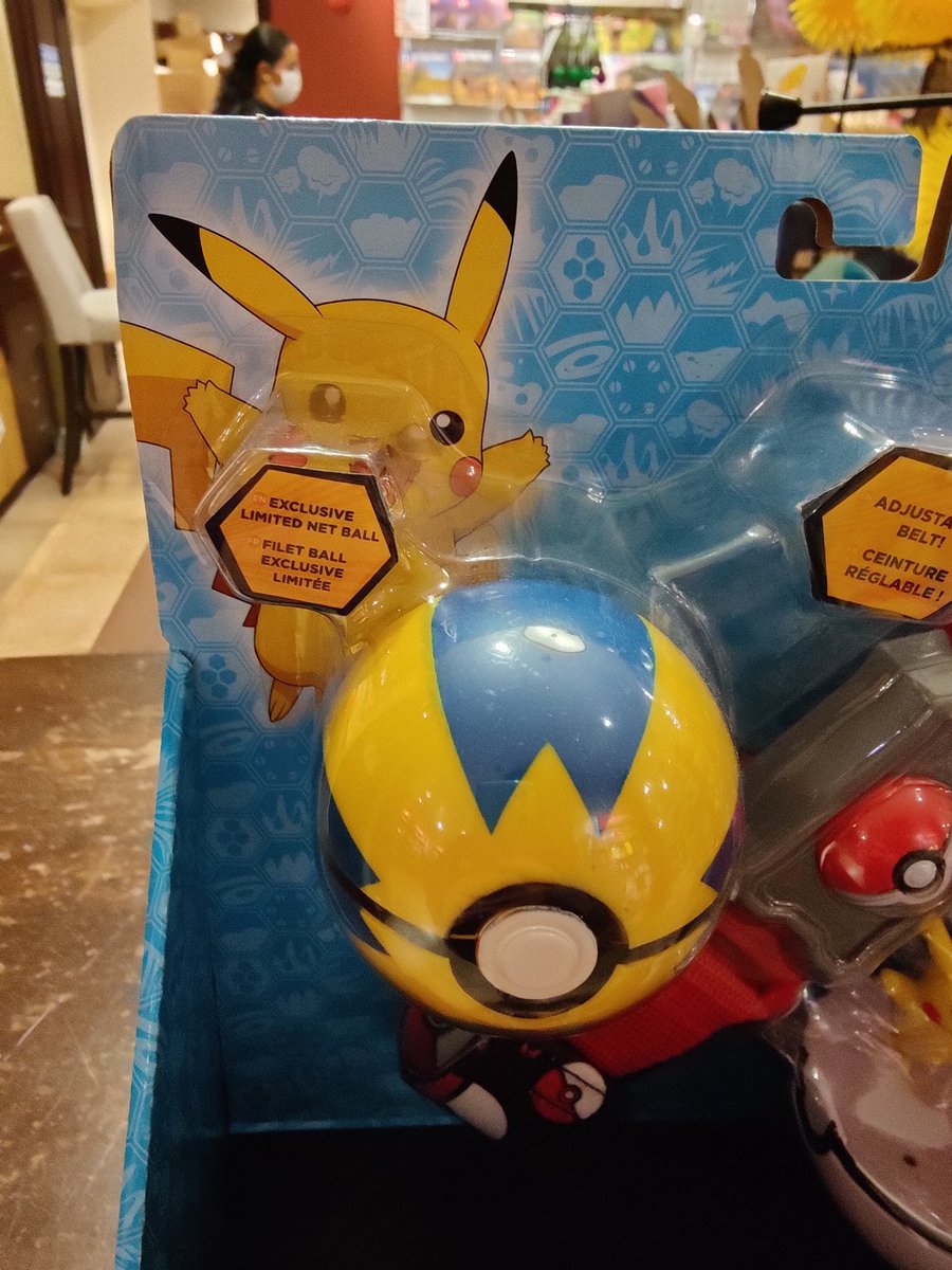 MarkdUpx2's tweet photo. @Pokemon.......pretty sure this a quick ball haha https://t.co/kDiA2J2voz