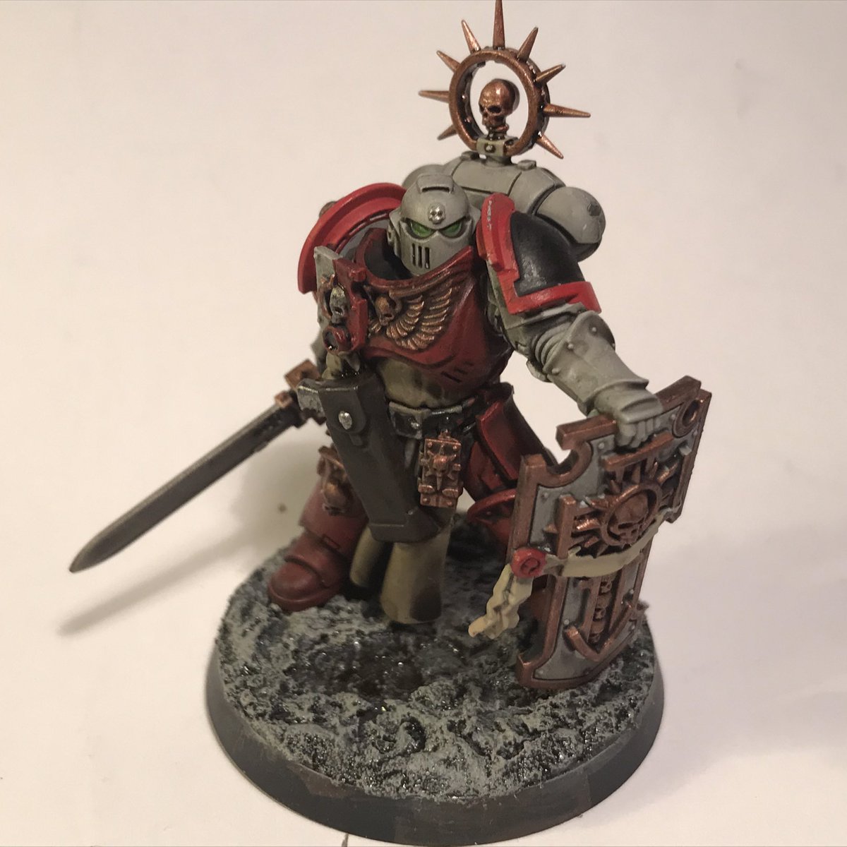 Vulkans_Forge's tweet photo. Base done 😃 even tried to make it look like he’s stood over a puddle or something 😁 kinda looks like he’s really proud of peeing himself though 🙈😂 #Warmongers #WarhammerCommunity #warhammer40k #PaintingWarhammer #Primaris #SpaceMarine #AnotherOneFinished #DropTheBase https://t.co/Vu5KcCLgIq
