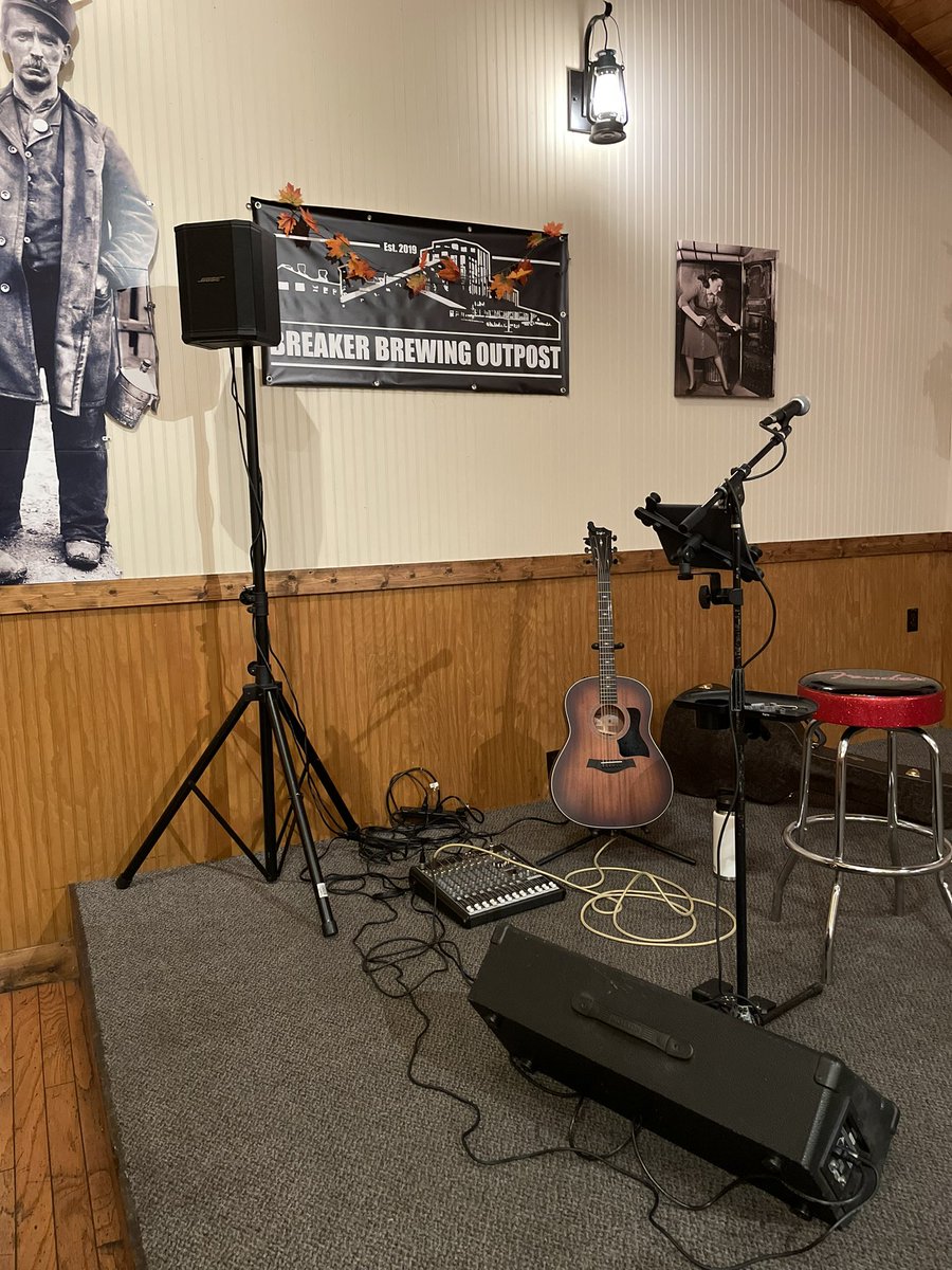 Cav87's tweet photo. 🎸Playing some #acoustic tunes at @breakerbrew #outpost from 6-9 tonight. Come on out for a few beers! 🍻🍻#CraftBeer #livemusic #scranton https://t.co/vaM3TmRnKi