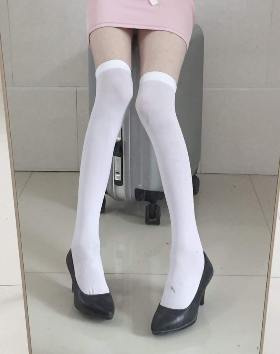 就算我嘴里再怎么喊着求饶也希望你可以用手指堵住我的嘴手用力抓着我的胸把我的脚抗在你肩上狠狠地中出惩罚我这个反差婊 https://t.co/n9ESfZotJL