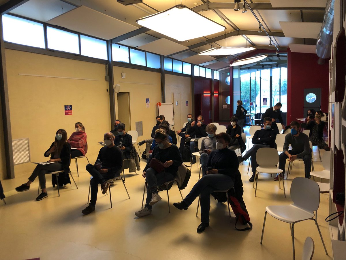 RocsMocanu's tweet image. #theChoiceConference participants (empty 🪑 is mine) watching 🎥 Happen and celebrating 10 years of innovative work @CocoonPro Many happy returns, dear friends! 🎉 #diversity #new #work #ecosystems