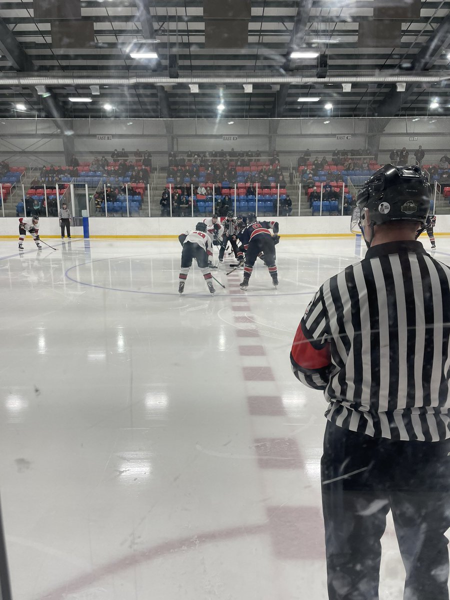 CeebeeStars's tweet photo. Puck has dropped. @cvillecaribous and @CeebeeStars follow this thread for updates. #GoCeeBeesGo https://t.co/RbKtbWuQ2l