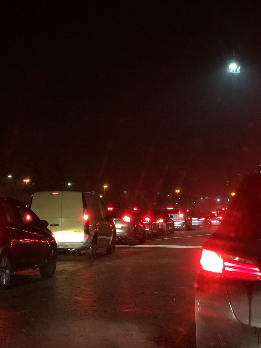 LPwouter's tweet image. De keerzijde van je succes @xanderycke. Een file van al even epische proporties als je show in de #LottoArena. Het was top! 👌👏