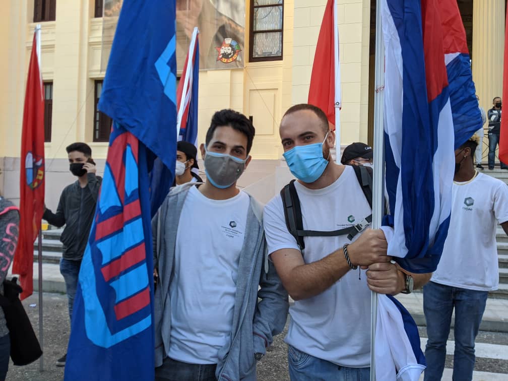 CujaeIndustrial's tweet photo. En homenaje a los hechos del #27DeNoviembre marchamos hoy, recordando el fusilamiento de los 8 estudiantes de medicina en su 150 aniversario.
 "...Cuando se muere en brazos de la patria agradecida, la muerte acaba(...) empieza al fin, con el morir, la vida."
#NiOlvidadosNiMuertos https://t.co/CVx4NzEeCD