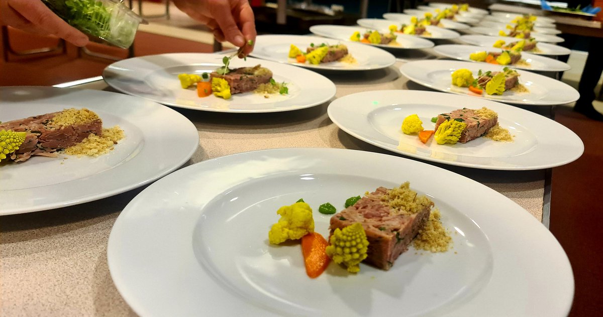 Fantastic people and beautiful food well done team @BKHSKHVIII <a href="/HolroydHowe/">Holroyd Howe</a> <a href="/robdudley89/">Robert Dudley</a> <a href="/HowsonHelen/">Helen Howson</a> <a href="/Rachael48432853/">Rachael Wilson</a> <a href="/Nickhowe64/">Nick Howe</a> <a href="/DanielCollier84/">Daniel Collier</a> <a href="/DamianBlake4/">Damian Blake</a> <a href="/ESweeting87/">ICOffenderII</a>