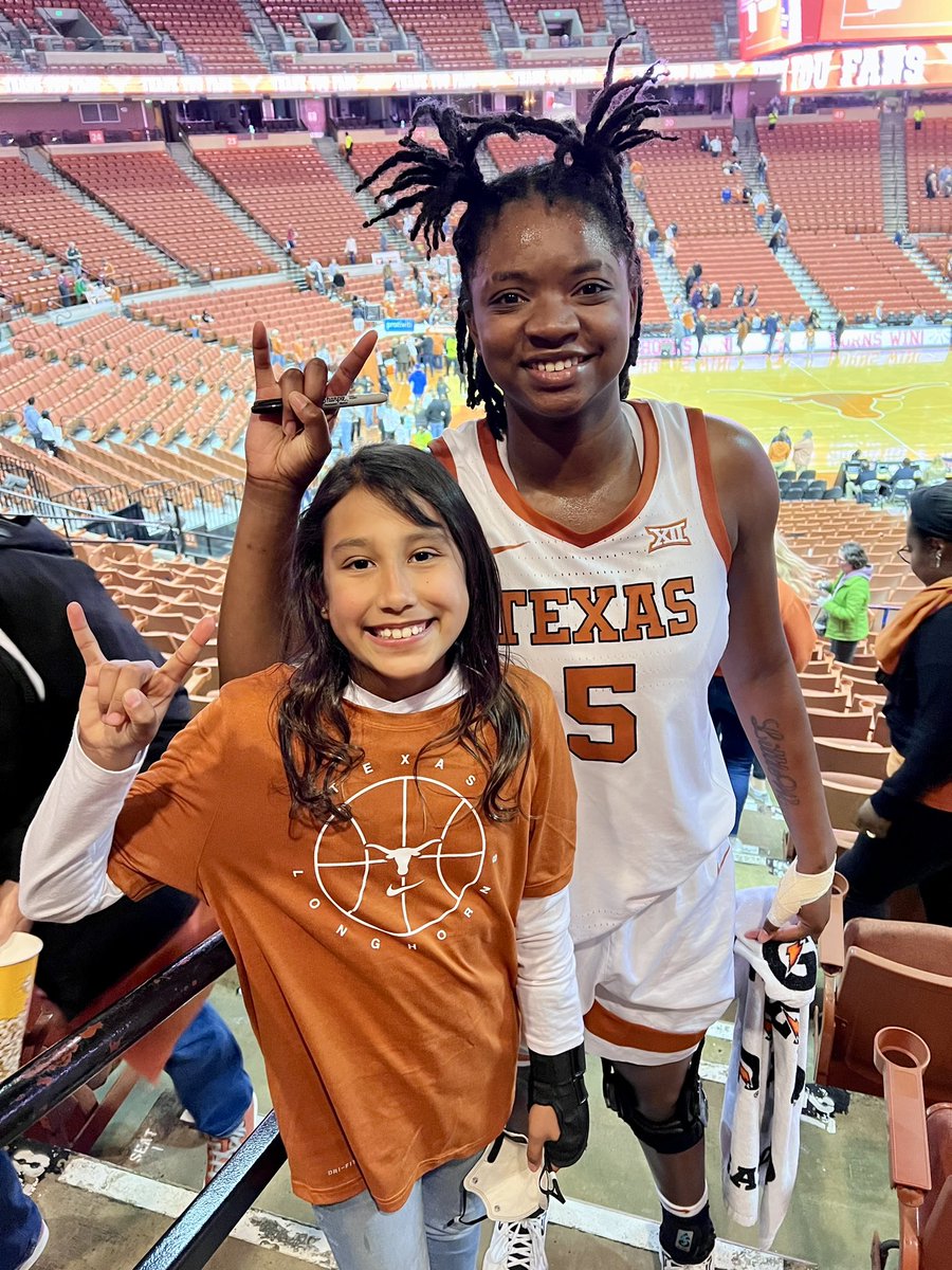 RoseyGuerra's tweet photo. @deyona_gaston This little baller was in awe of you today. Great game! #hookem https://t.co/uh97SniJEt