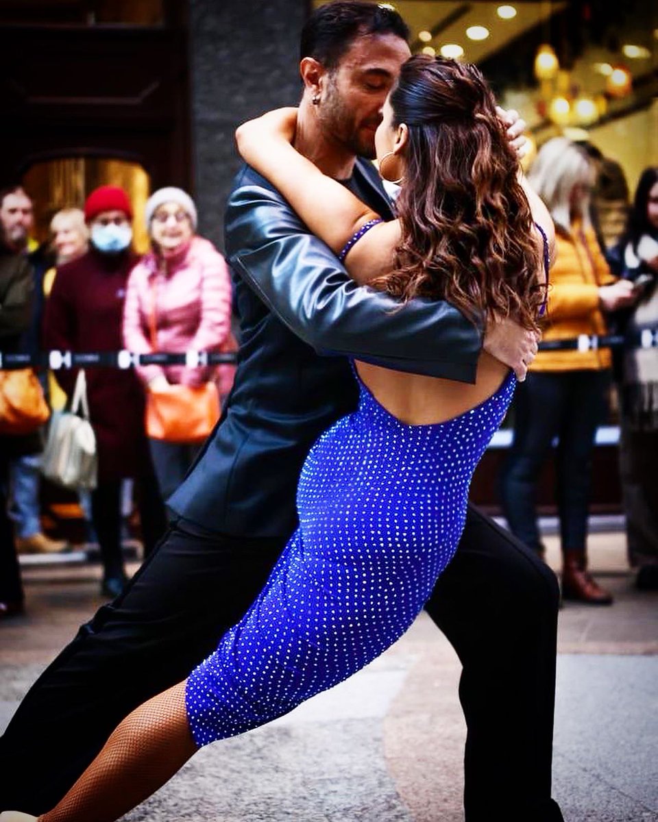 🔹Absolute pleasure bringing Ballroom Live to @victorialeeds_ today with <a href="/vincentsimone/">vincent</a> 🔹Thank you @beautifulproductions <a href="/mercedescres/">MercedesCrescenti</a> @showbizshel <a href="/bentheproducer/">Ben</a>

#victorialeeds #ballroomlive #argentinetango #salsa #shopyourheartout #weekendvibes