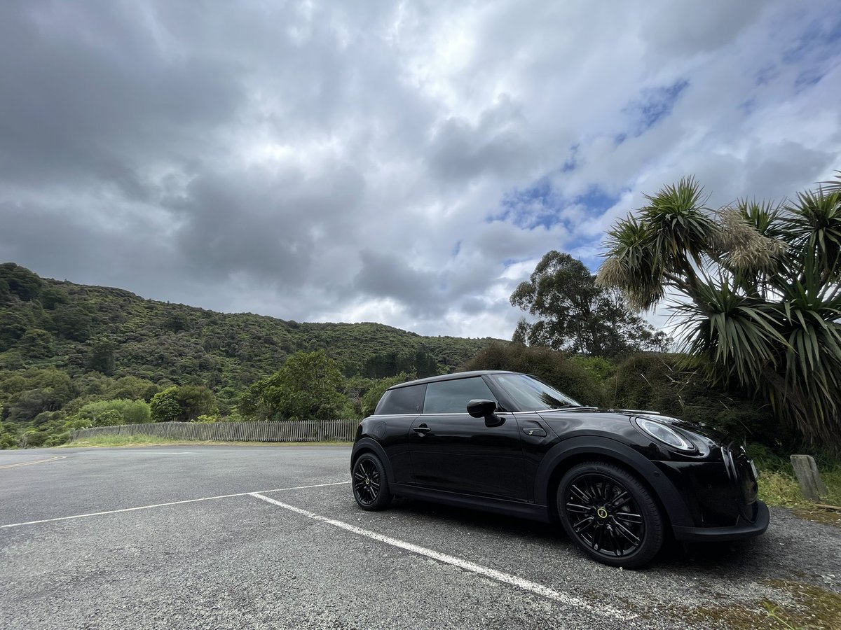 apzausa's tweet photo. The darkest clouds only enhances the beauty @MINI @NewZealandMINI https://t.co/WUavFaXQuj