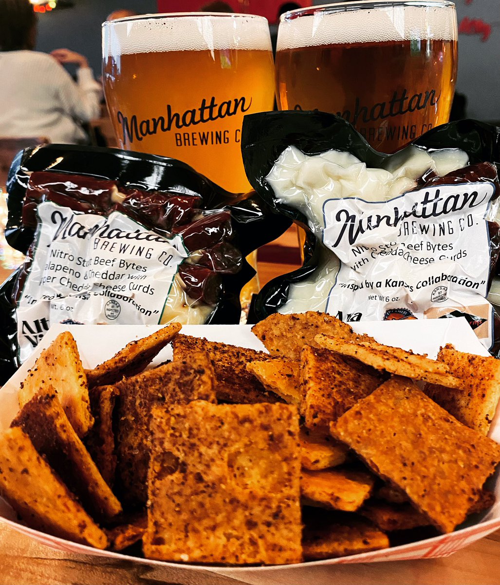 manhattanbrew's tweet photo. Nothing goes better with #DrinkLocal than #SnackLocal!! Come drink some beer made right here in MHK with some amazing snacks made from here as well!
Alta Vista Meat Co and Davis Farms Beef Sticks and Beef Bytes
Little Batch Company Cheddar Crackers (regular and spicy Serrano!) https://t.co/9MK8QPvv52