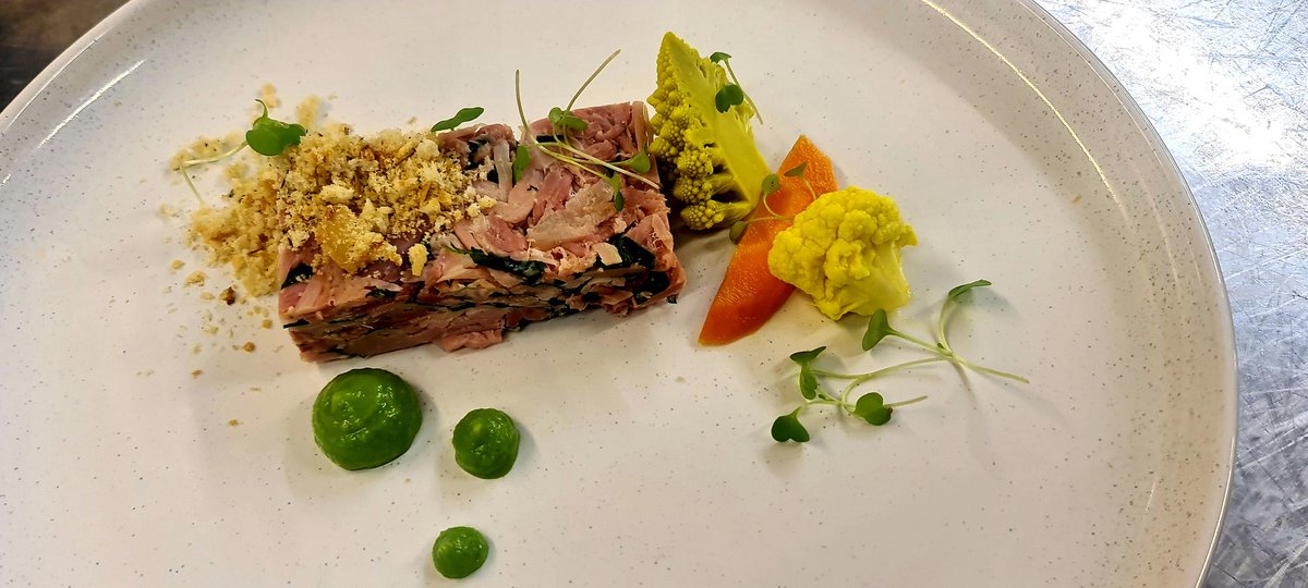 chefbenji64's tweet photo. Great to be back on functions and back @BKHSKHVIII @HolroydHowe @robdudley89 @HowsonHelen @Rachael48432853 @Nickhowe64 @DanielCollier84 @DamianBlake4 @ESweeting87 https://t.co/NIO6zeHOSZ