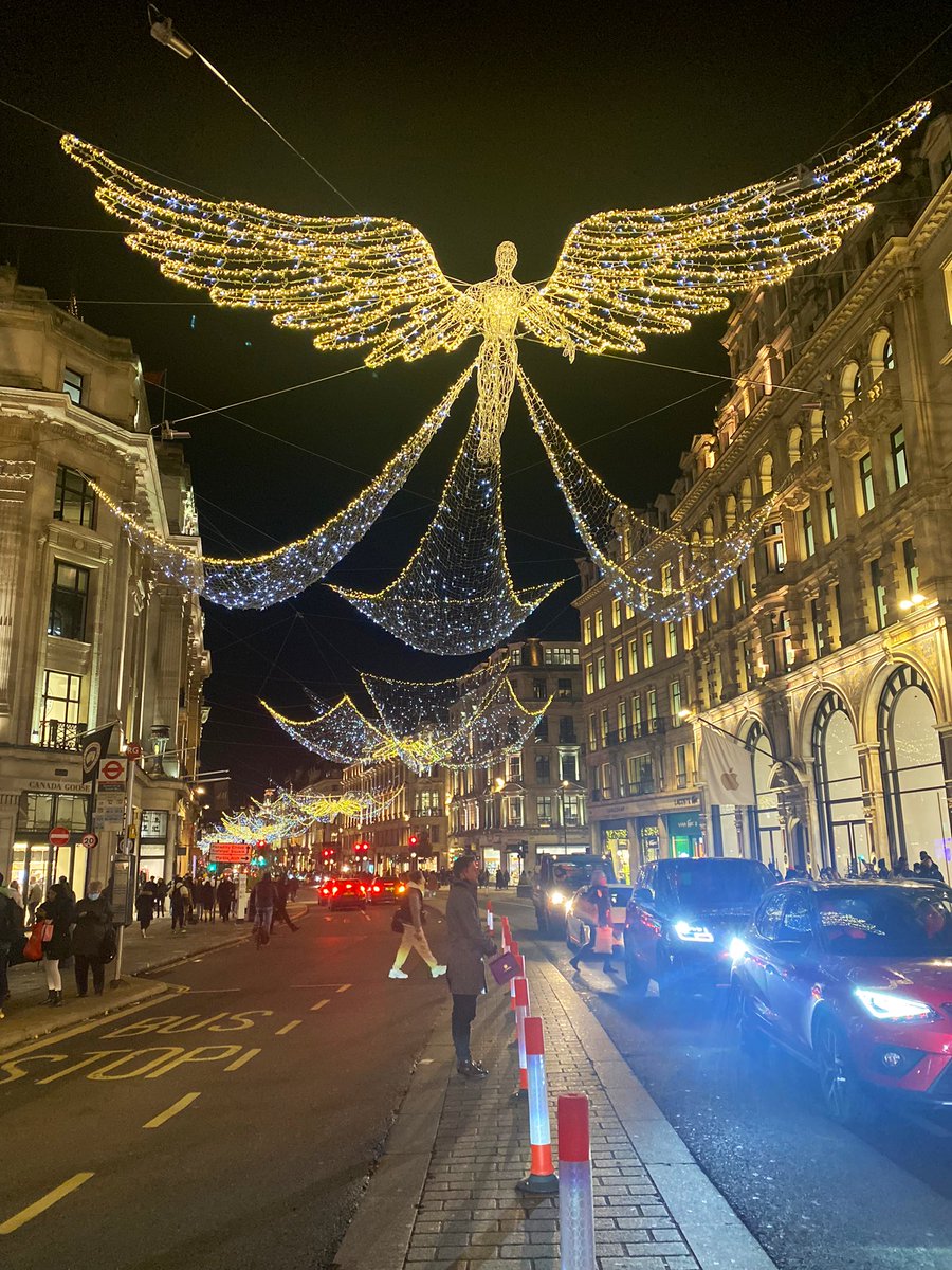 ClodaghLRice's tweet photo. London at Christmasโจโธโจ
#allofthelights #itsbeginningtolookalotlikexmas #treegoals #london https://t.co/WPRZZ1UV5P