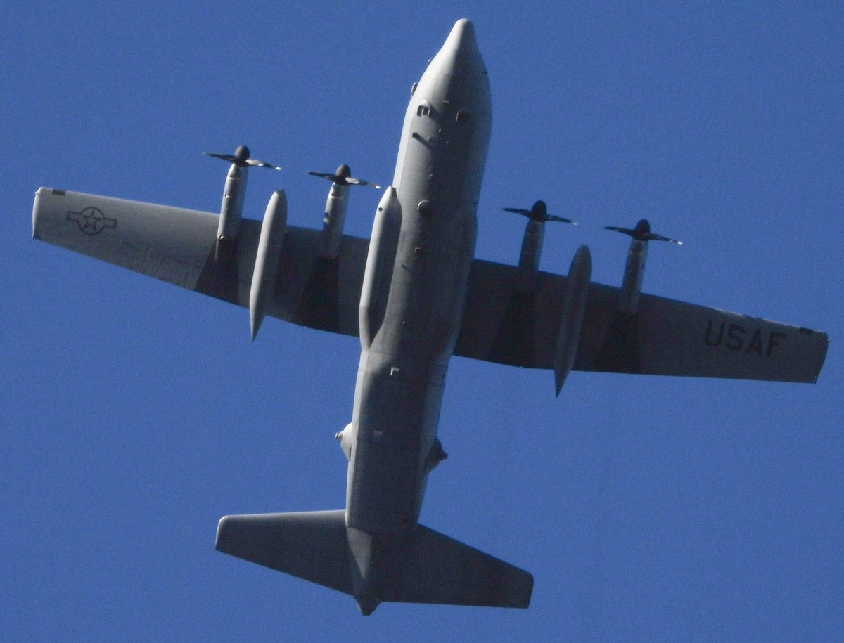 ameliairheart's tweet photo. Earlier today: USAF C-130H 93-7314 flying as "Reach 914" out of Hanscom AFB, MA headed for Lajes Field, PT flew over, giving me an opportunity to try out my new camera. #ADSB #ADFDC1 https://t.co/O4UeaefMvY