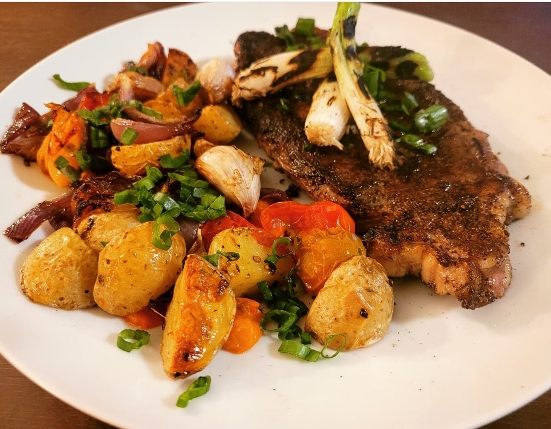 Phoenix0317's tweet photo. Coffee Crusted Steak with Autumn Roasted Potatoes #chefathome #cheflife #goodeats #coffeecrustedsteak #foodie #homechefs #steak #homecooking #littlepotatoes #sogood #tasty #simplydelicious #autumn #dinnertime #delightful #perfection https://t.co/M704hplY2P