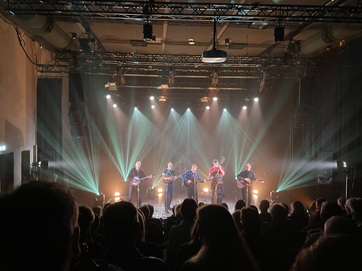 Joni Simon Peña (@jonisimonpena) on Twitter photo Fijn genoten van de Blue Grass Boogiemen in de <a href="/ZinderTiel/">Zinder Tiel</a> Arnold Lasseur zag ik voor het eerst toen hij o.a. straatmuzikant was in Utereg! Fijn genoten van de Blue Grass Boogiemen in de <a href="/ZinderTiel/">Zinder Tiel</a> Arnold Lasseur zag ik voor het eerst toen hij o.a. straatmuzikant was in Utereg!
