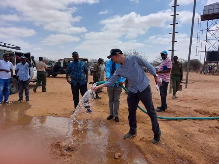 Locham_David's tweet photo. In #Turkana & #Garissa counties hosting refugees, The @WorldBank Task Team Leader for #KDRDIP at the World Bank praises implementation of KDRDIP projects during a Mid-term Review for the project. Stevens said the Project was on course towards meeting its development objectives https://t.co/OJEoBXc7dG