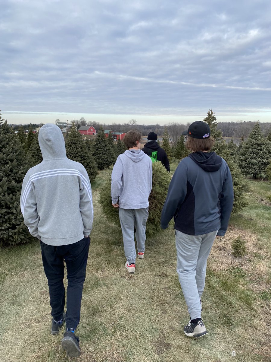 karidorry's tweet photo. This has always been one of my favorite holiday traditions. I am thankful my teenagers still play along! π²β€οΈ #ChristmasTreeFarm #MorrisMN https://t.co/yYJjYzOYGW