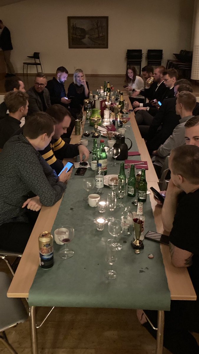 Här sitter ett stabilt gäng och funderar över hur vi ska fixa femman nästa år. Det löser vi!
⭐️🖤
#div5