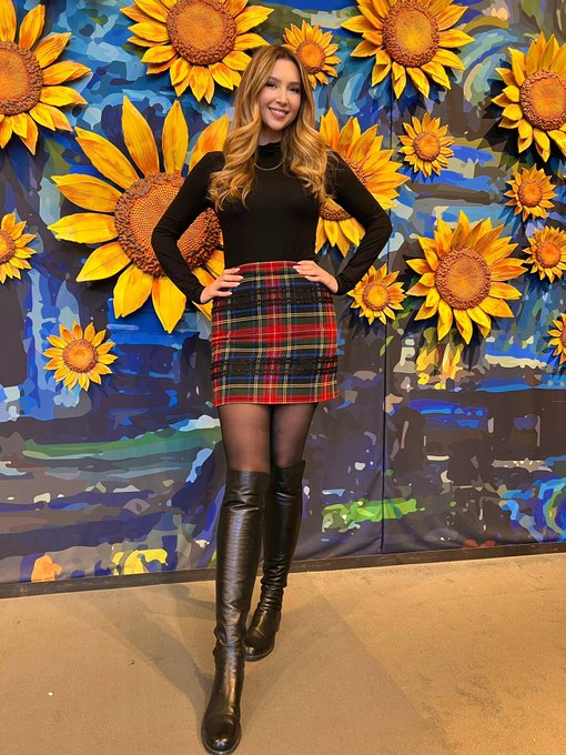 Saw the immersive Van Gogh exhibit today 🌻 https://t.co/WO3Kj4GBMs