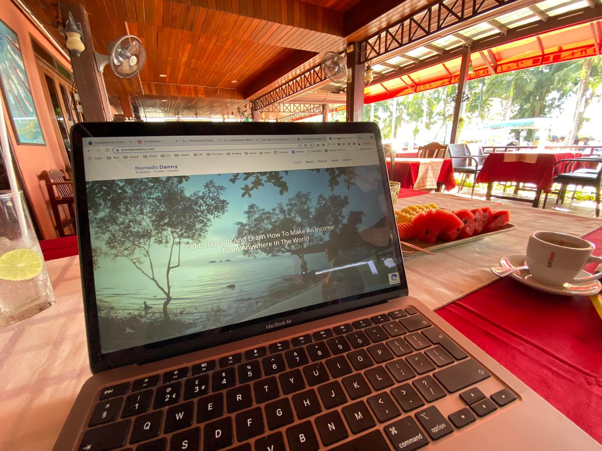 NomadicDanny's tweet photo. Working from here this afternoon 🌴💻
#RemoteWork #DigitalNomad #BeachSideCafe https://t.co/O8S5RSFOTU