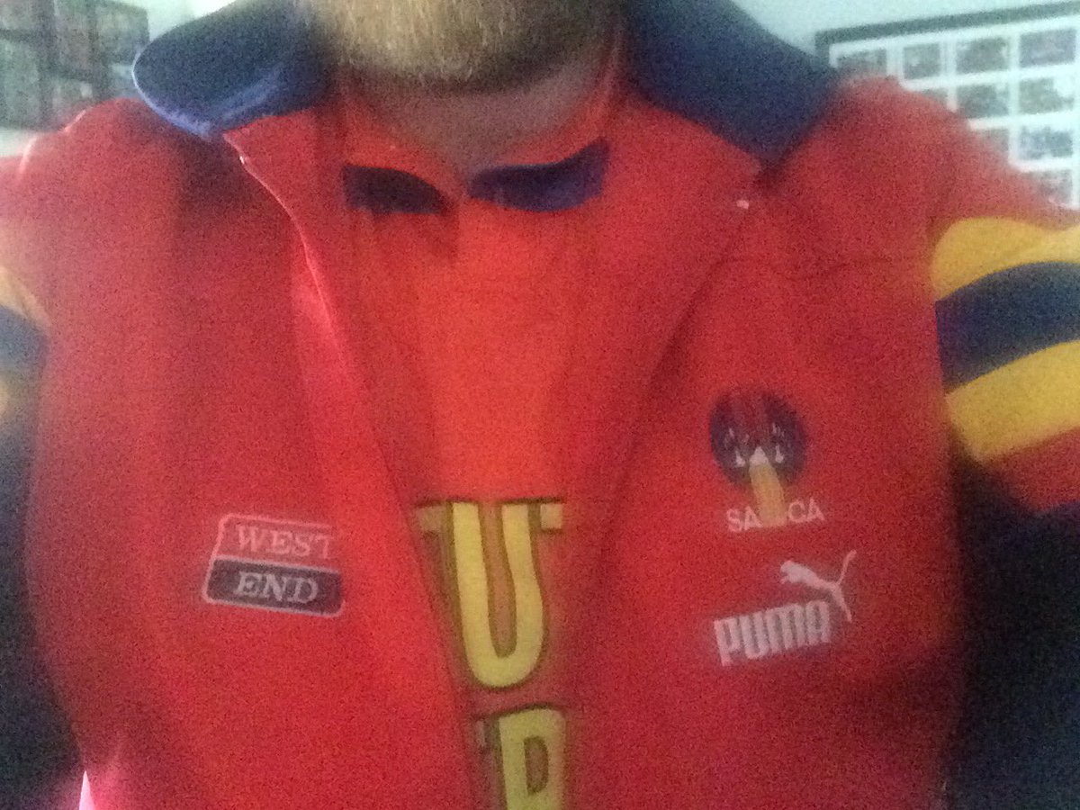 RedbackJim's tweet photo. #SheffieldShieldSunday #🔴🔵🕷👊👍 https://t.co/CKcQWM4rjv