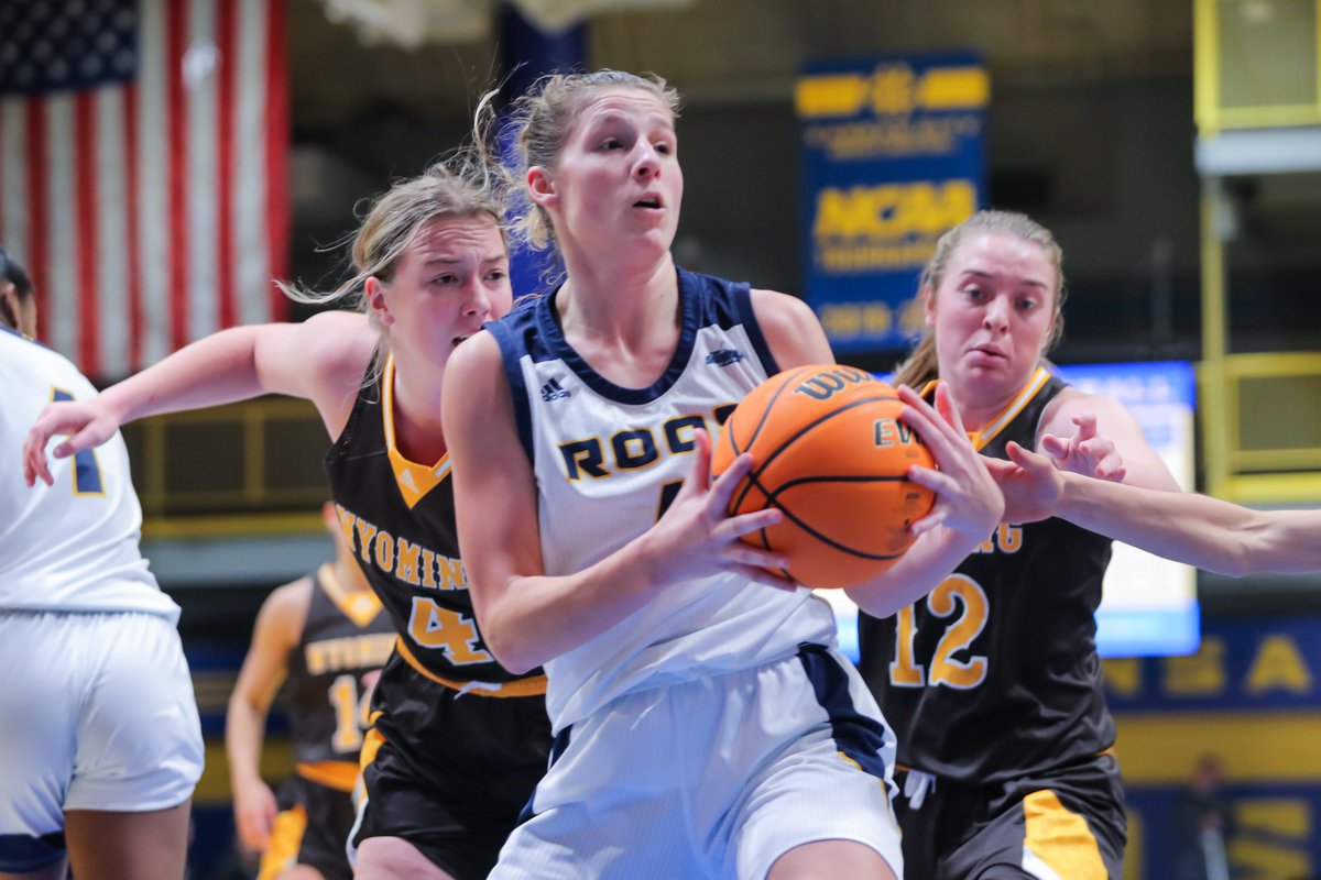 4Q | <a href="/kikidogs21/">Kiara Bradley</a> .... A walking double-double.
She's got 13 points and 11 boards today.

KC - 62
GSU - 38

#ROOUP | #DeclareKC