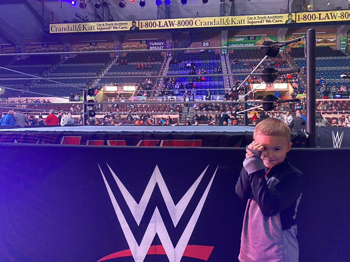 taraferris09's tweet photo. We are here and can’t wait to see @WWERomanReigns at #WWERoanoke https://t.co/pJQzLjuOPg