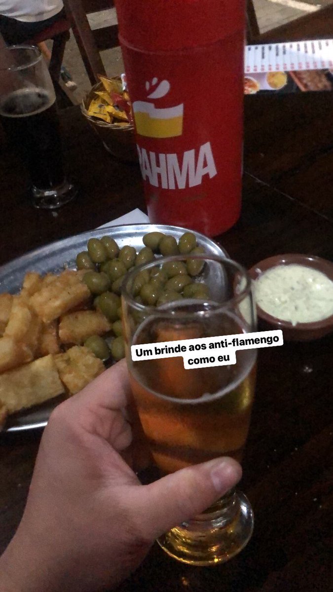 alissonteinas's tweet photo. Cerveja de boteco pisa muito https://t.co/lh3laMB08U