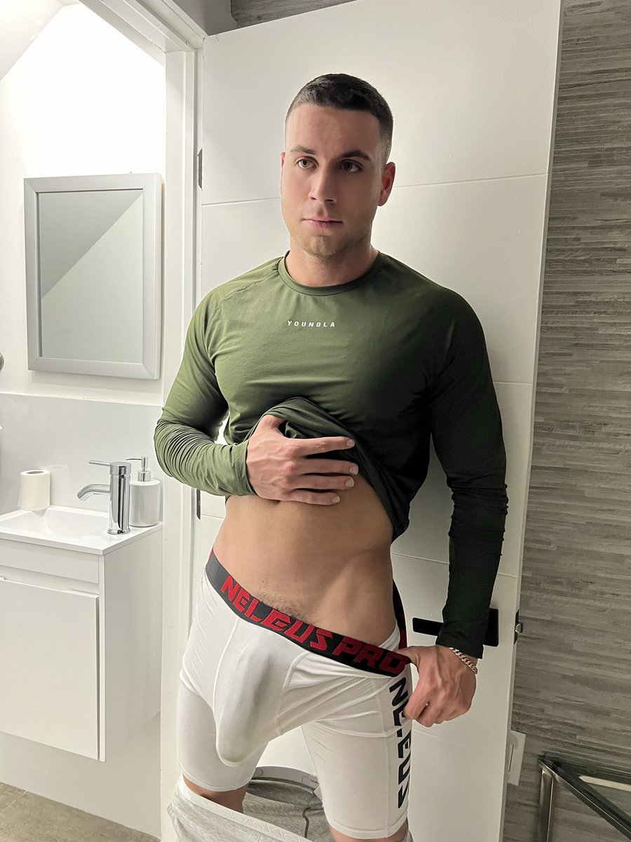 brookslockk's tweet photo. RETWEET only if you’d date me🥺 https://t.co/stSwnsJqTK
